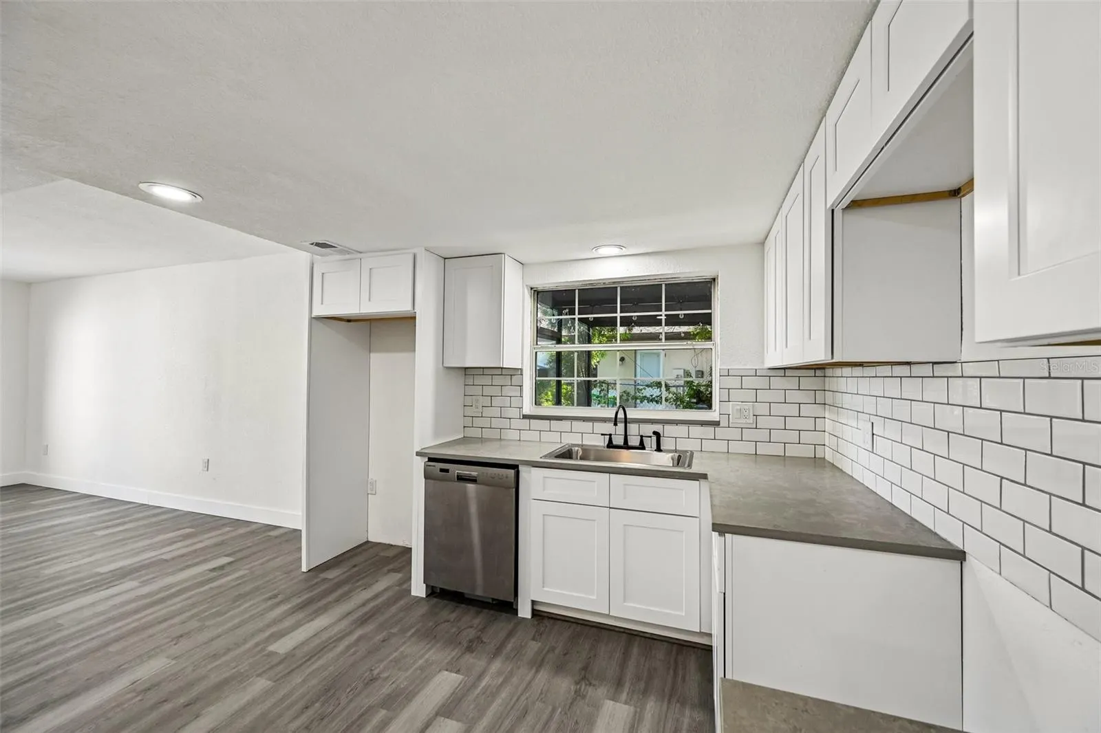 22159 ONEIDA AVE