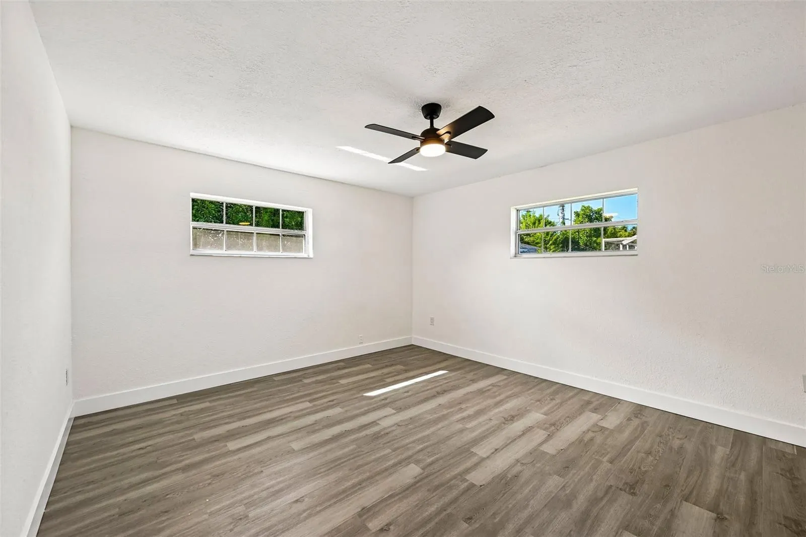 22159 ONEIDA AVE