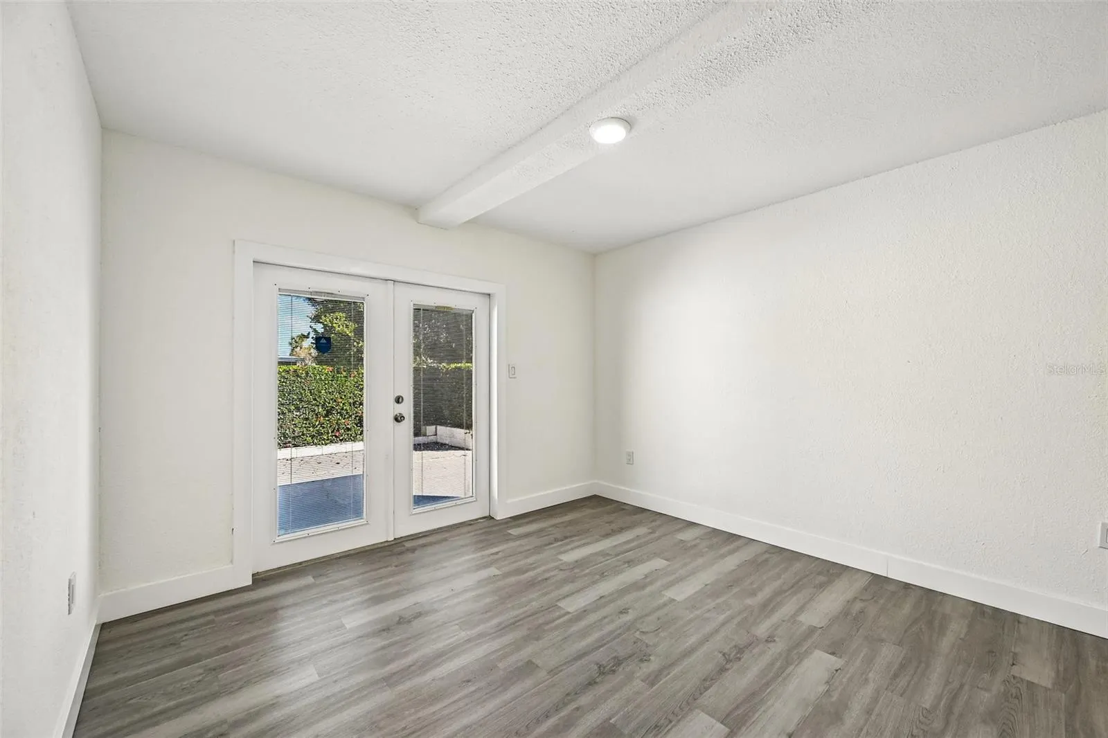22159 ONEIDA AVE