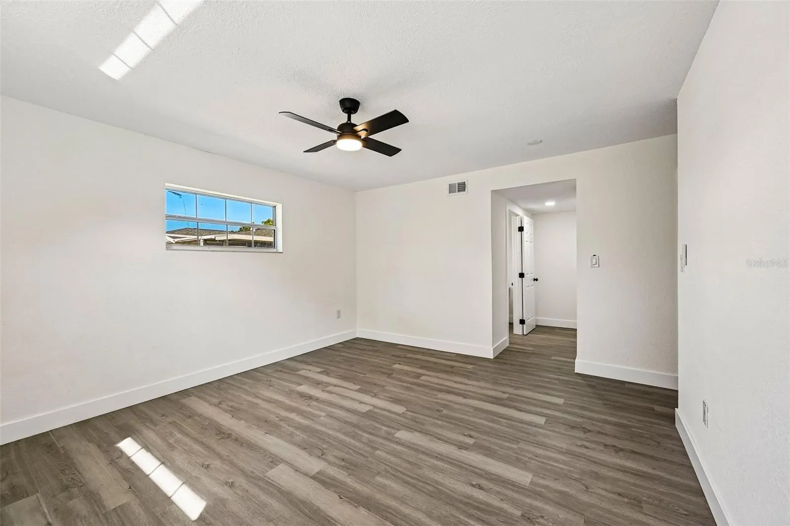 22159 ONEIDA AVE