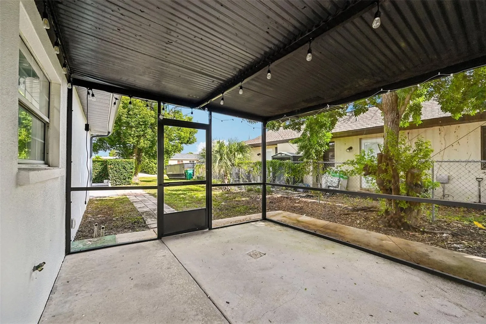 22159 ONEIDA AVE