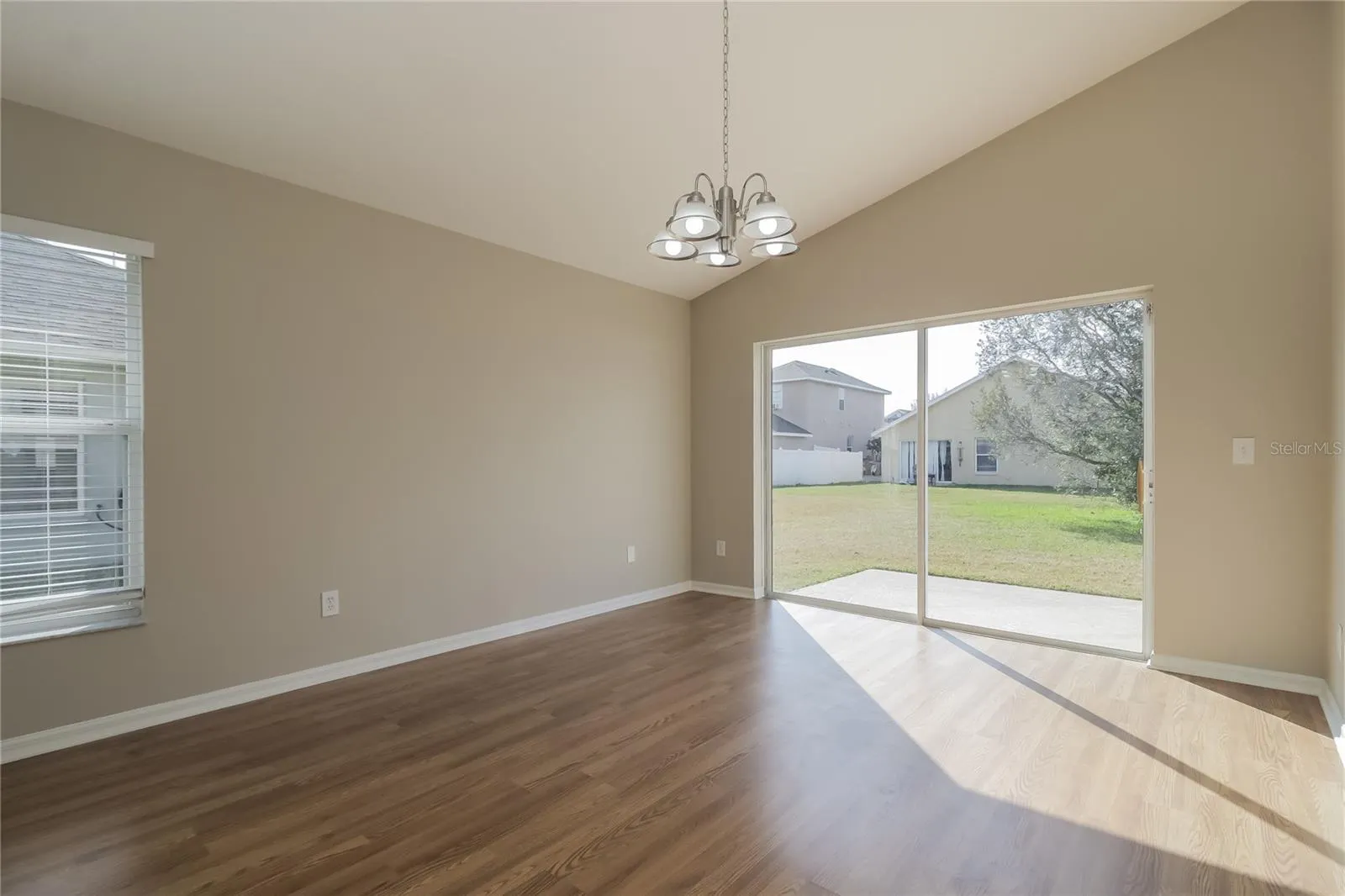 4016 LONGWORTH LOOP