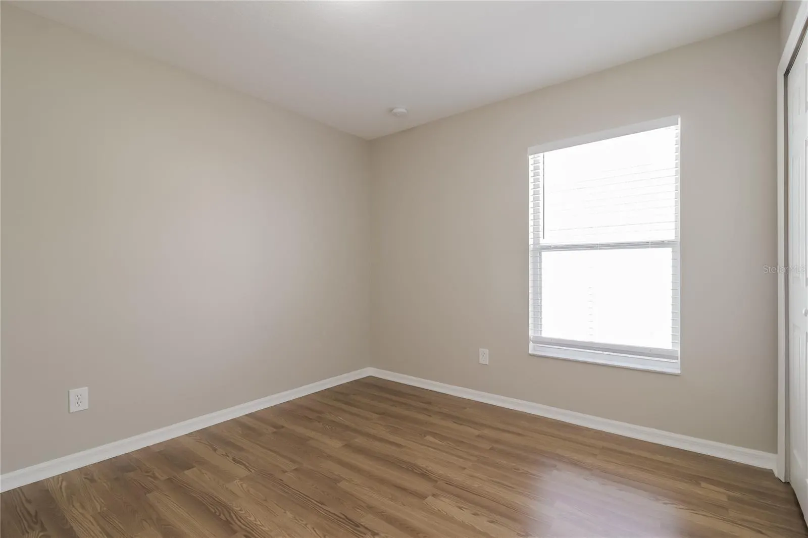 4016 LONGWORTH LOOP