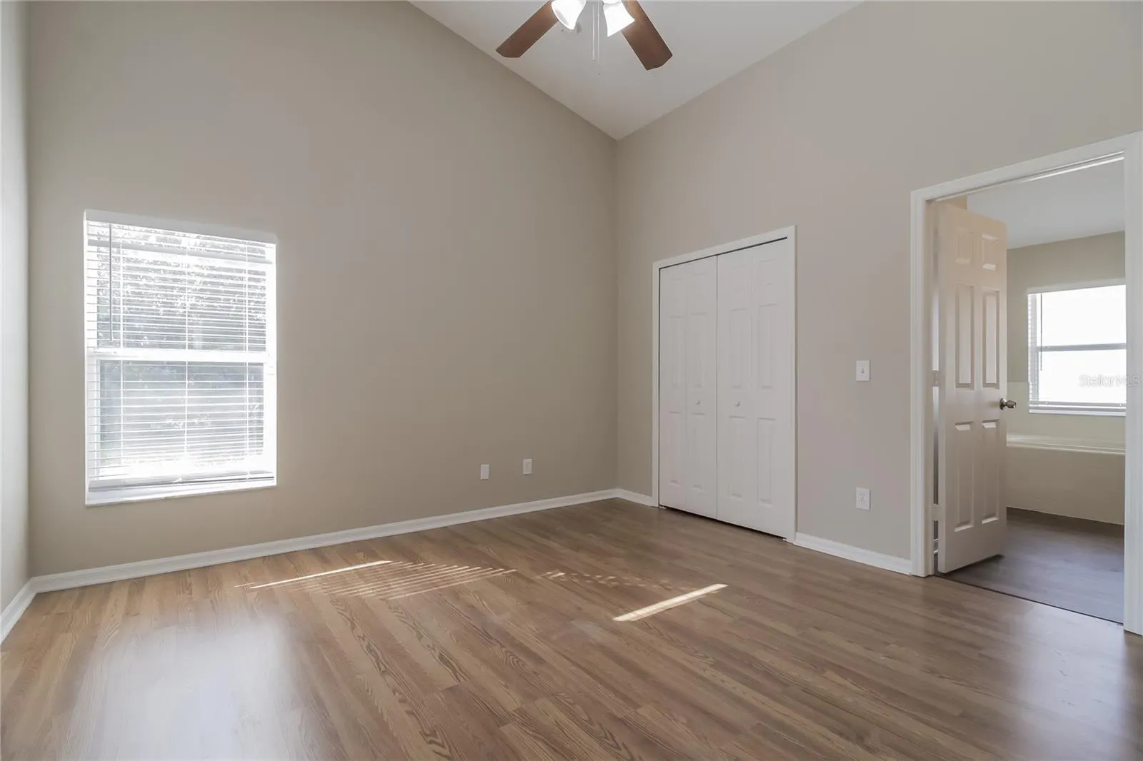 4016 LONGWORTH LOOP