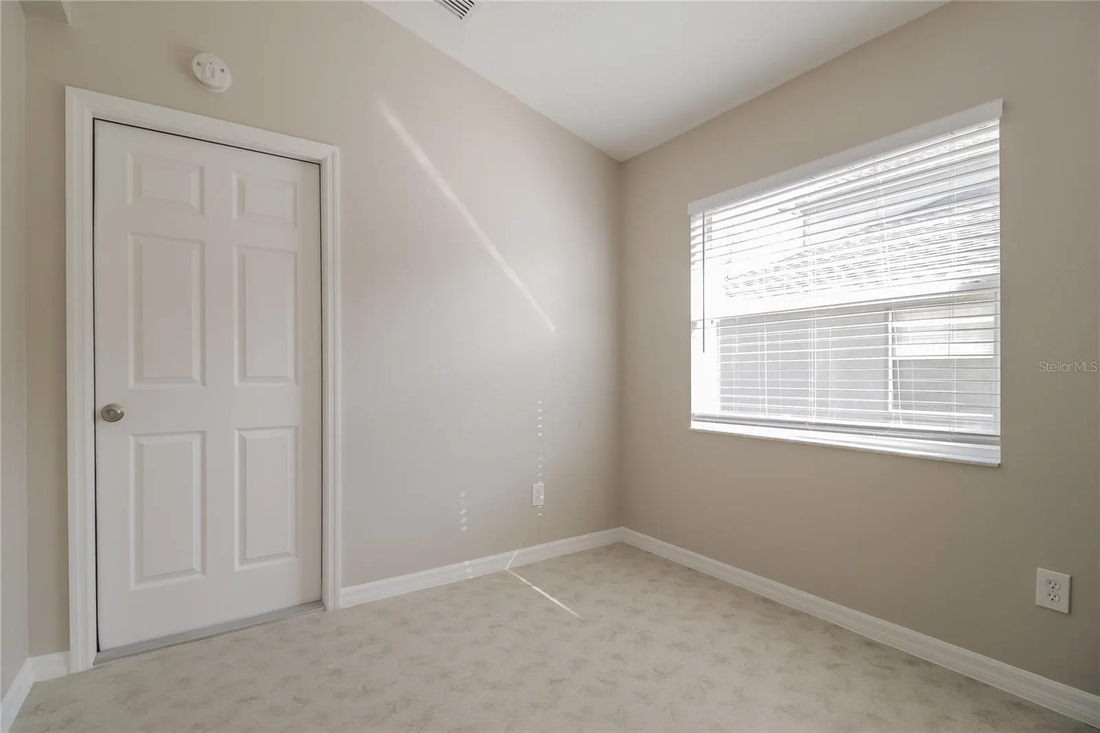 4016 LONGWORTH LOOP