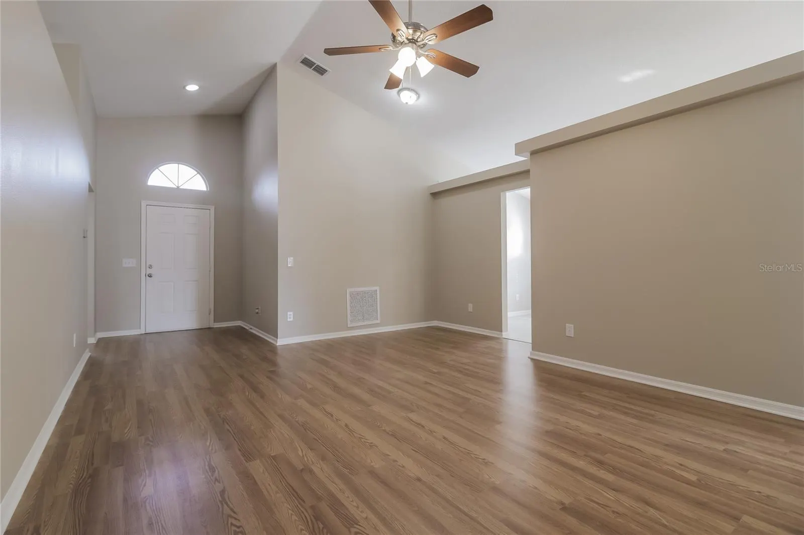 4016 LONGWORTH LOOP