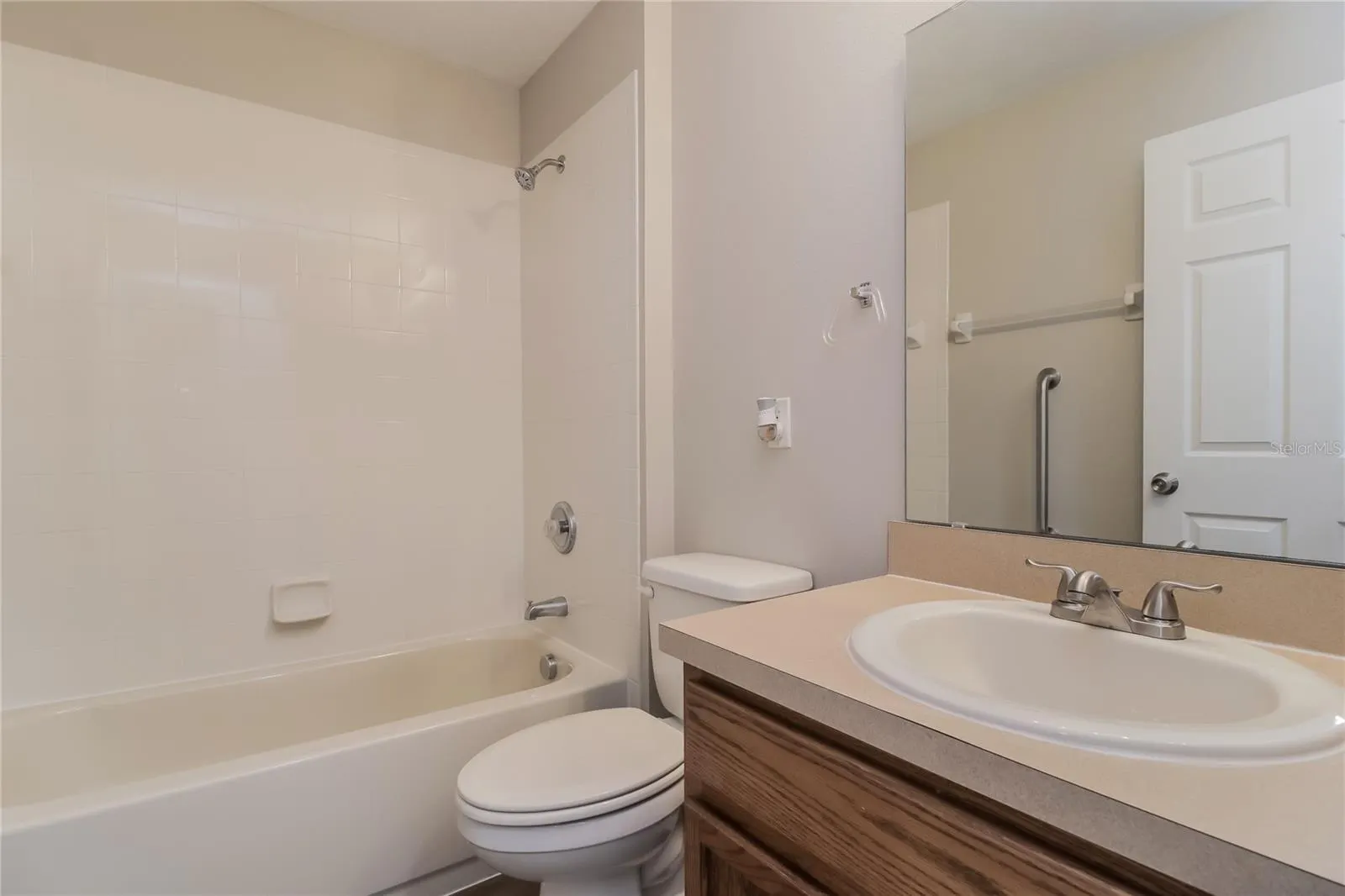 4016 LONGWORTH LOOP