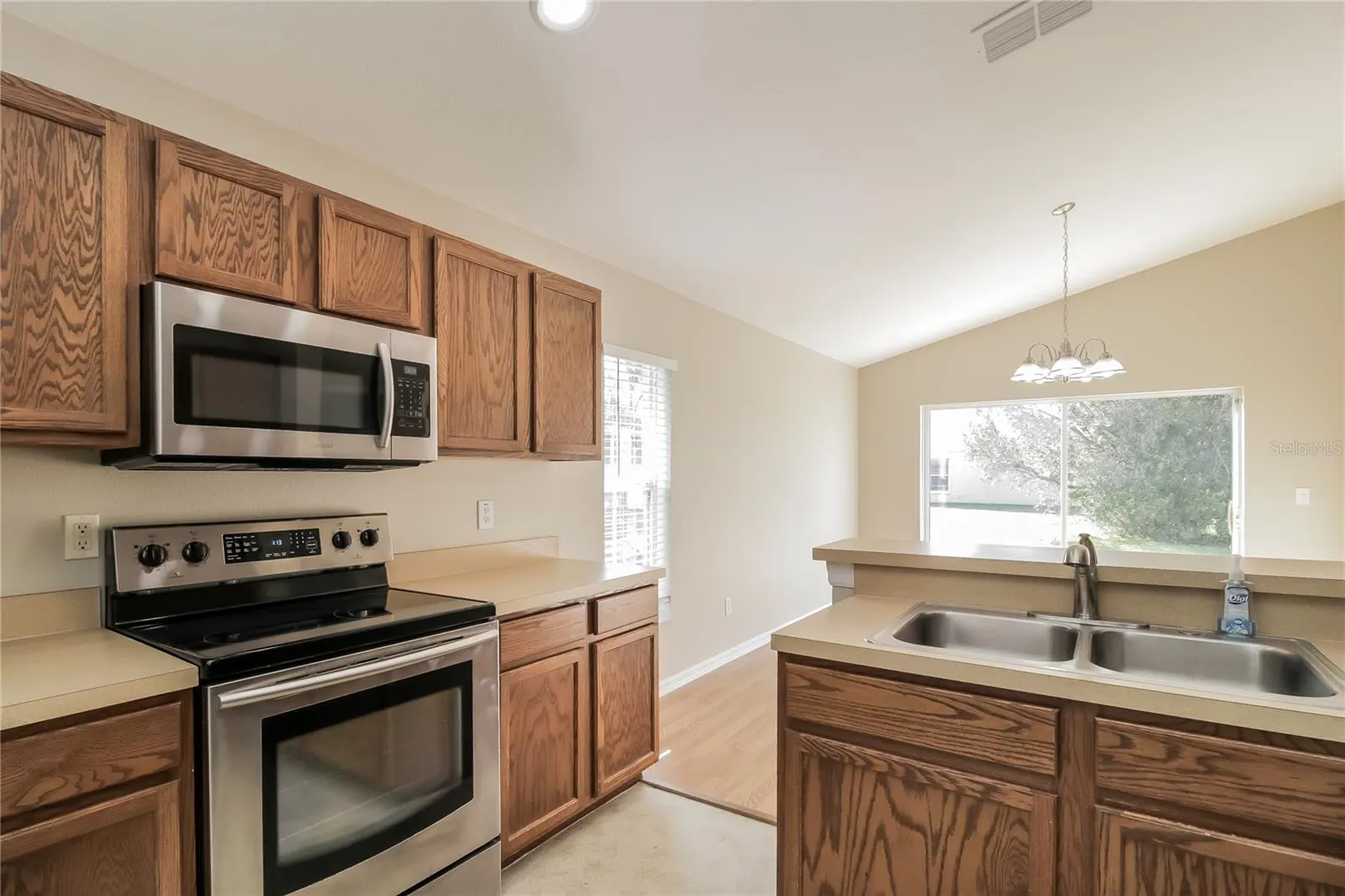 4016 LONGWORTH LOOP