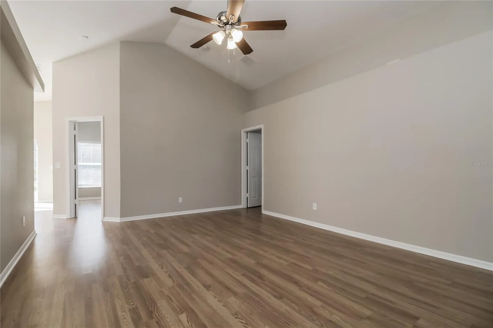 4016 LONGWORTH LOOP