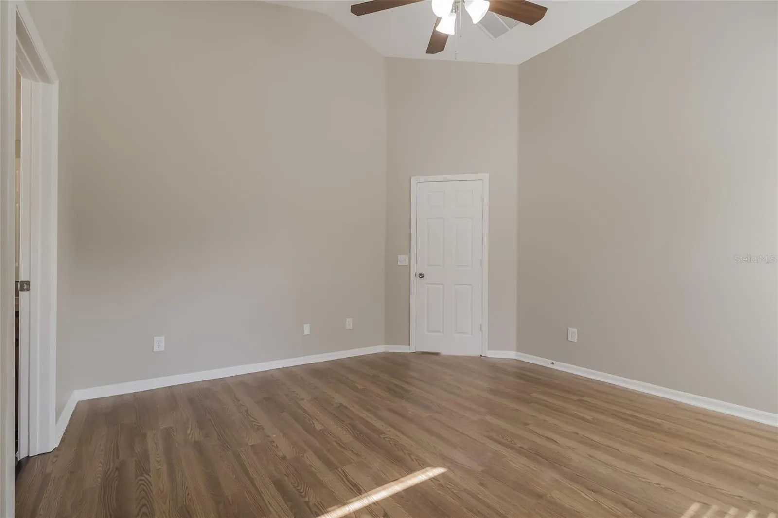 4016 LONGWORTH LOOP