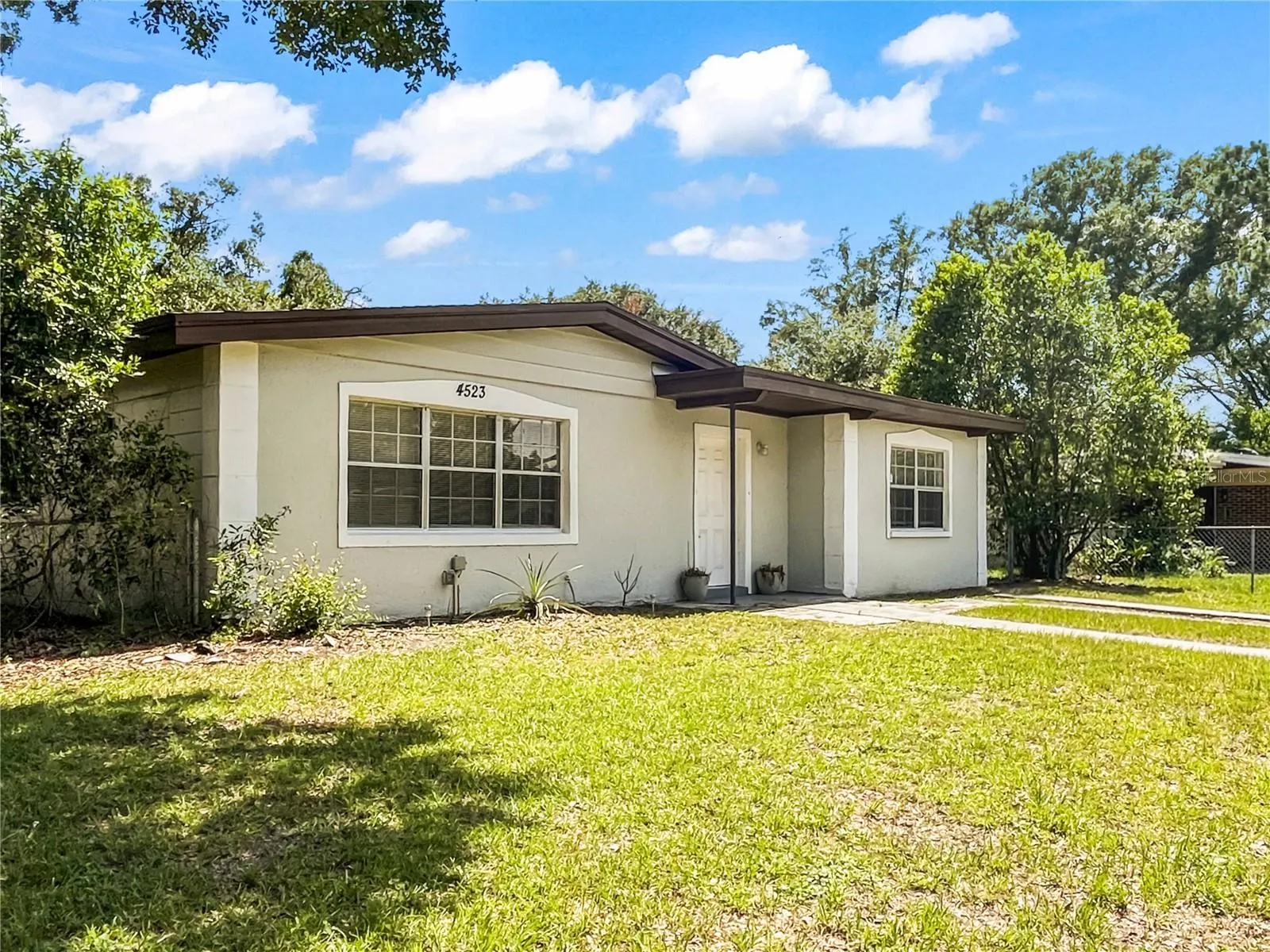4523 DOLPHIN DR