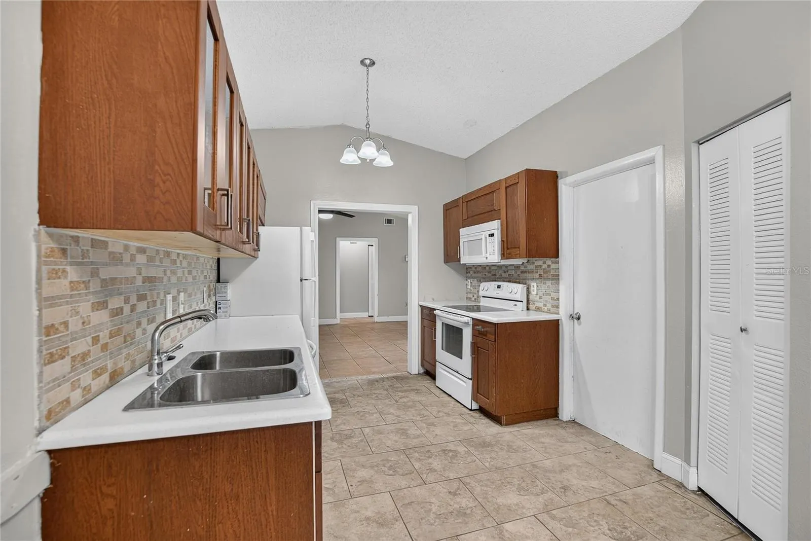 629 STILLVIEW CIR