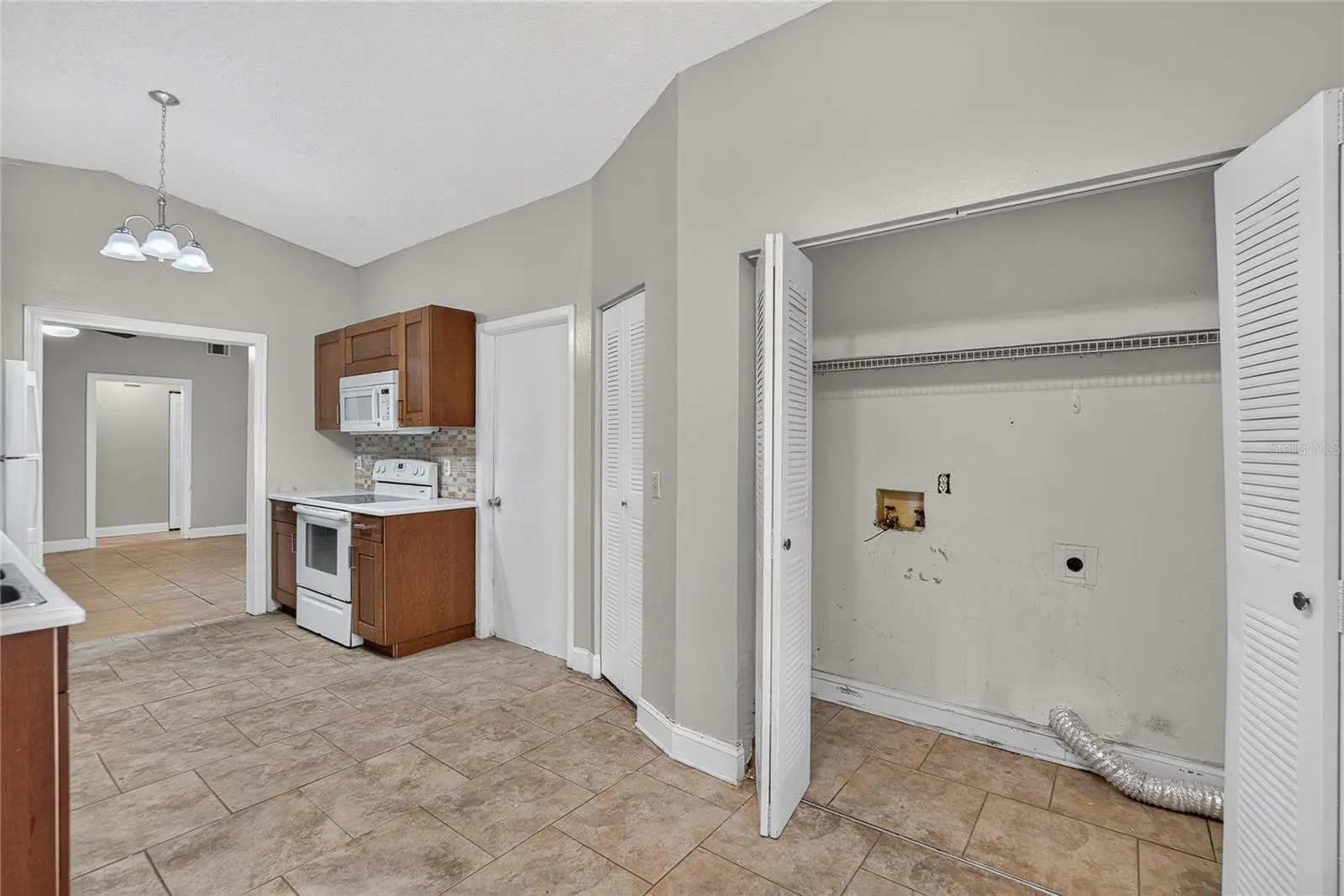 629 STILLVIEW CIR