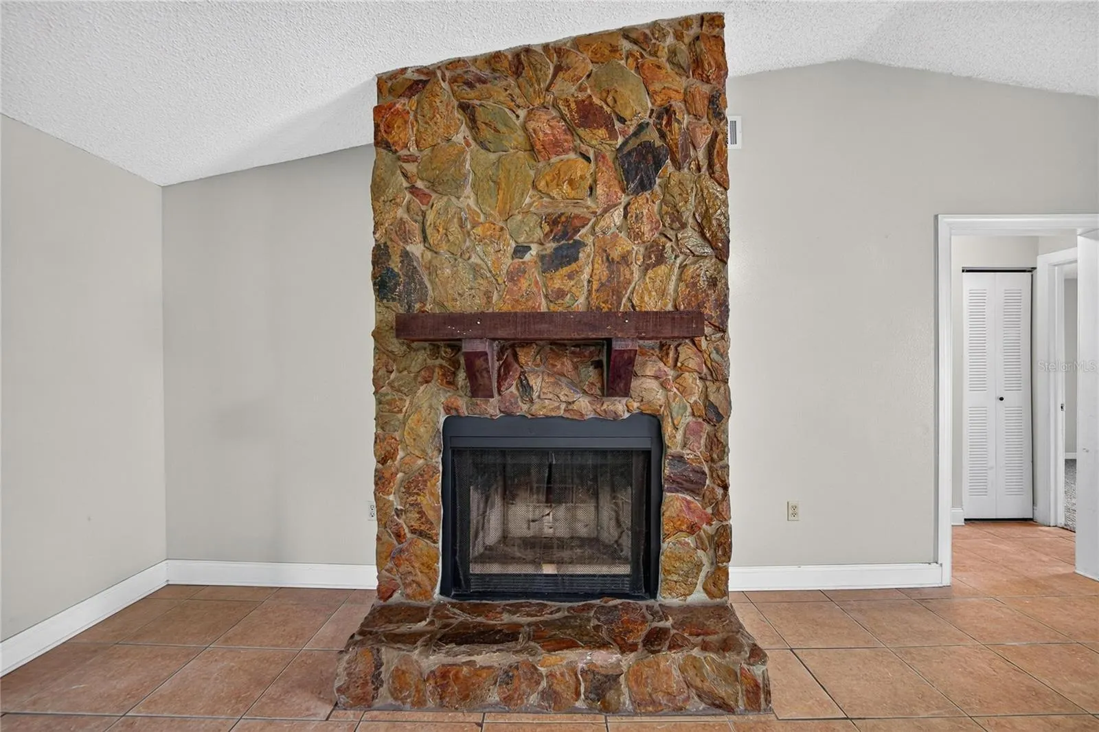 629 STILLVIEW CIR
