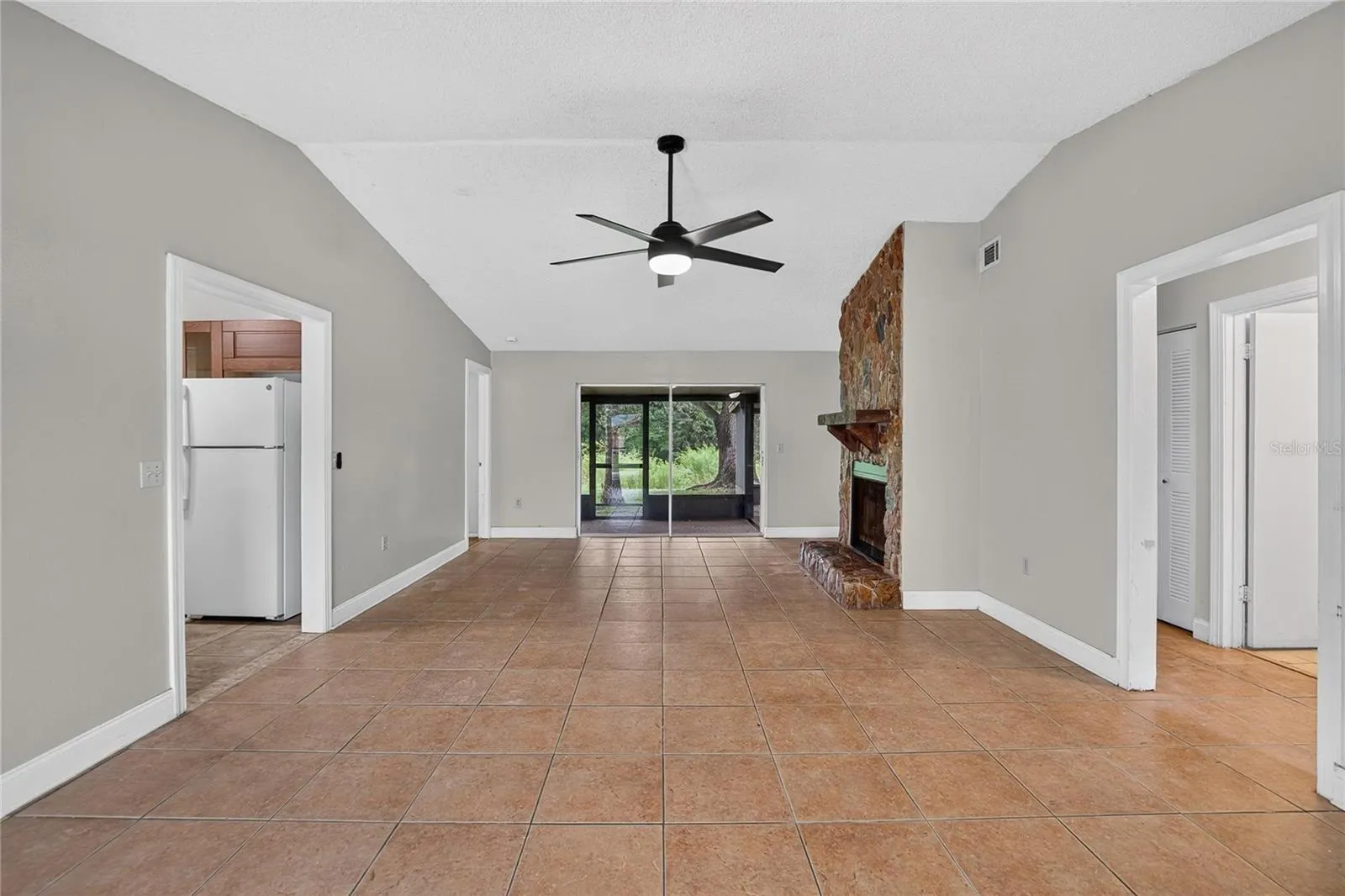 629 STILLVIEW CIR