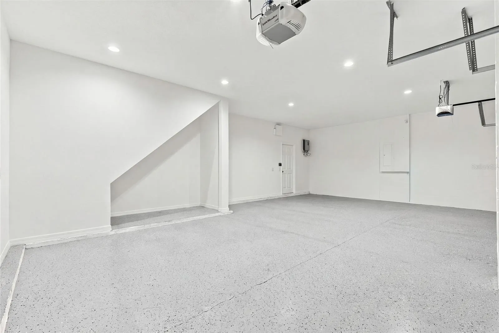 1306 GARDEN STONE LN