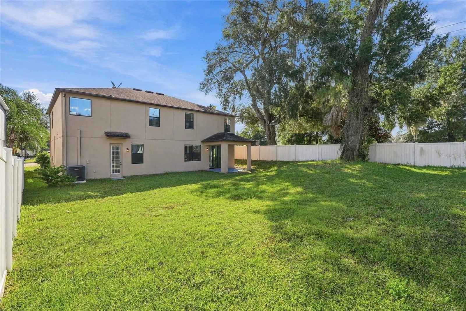 1306 GARDEN STONE LN