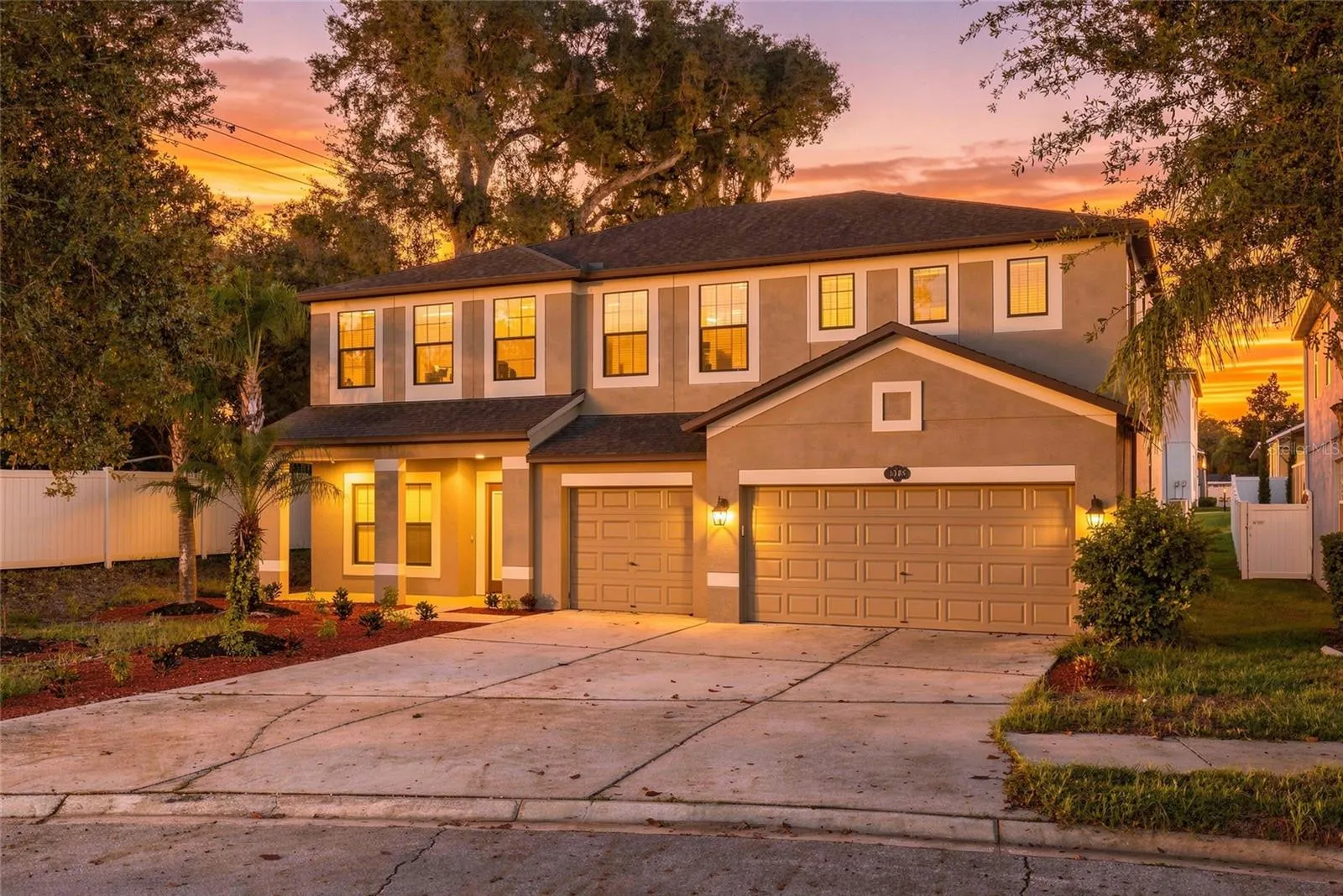 1306 GARDEN STONE LN