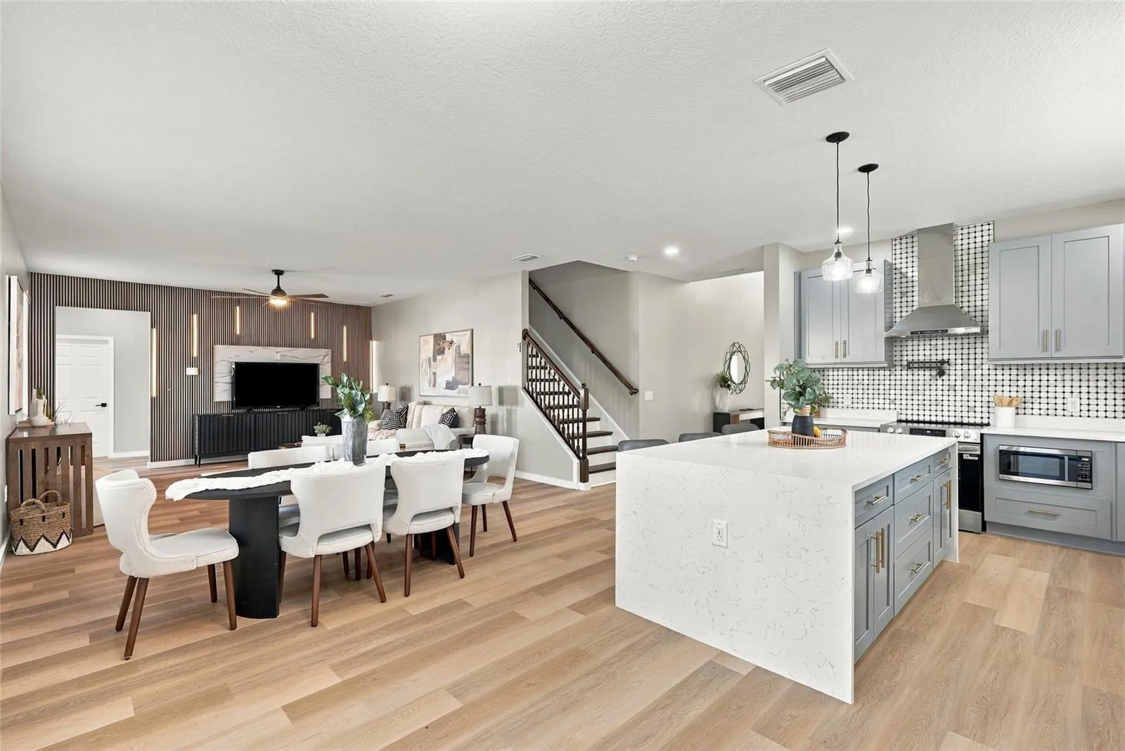 1306 GARDEN STONE LN