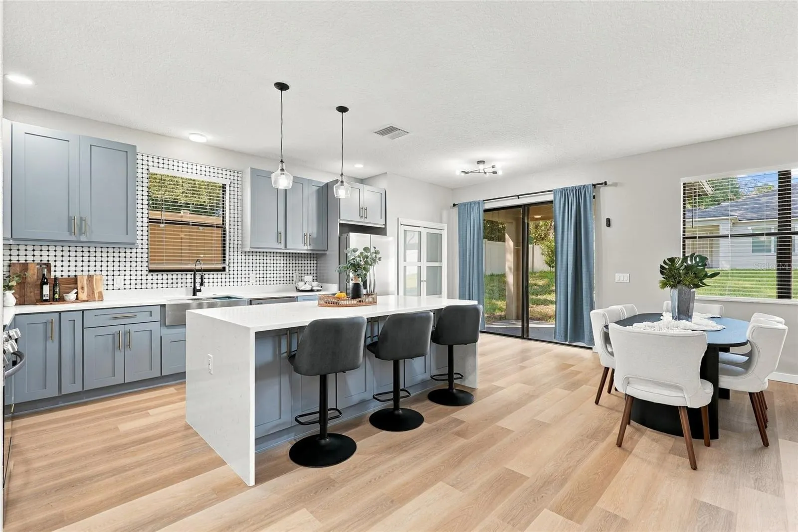 1306 GARDEN STONE LN