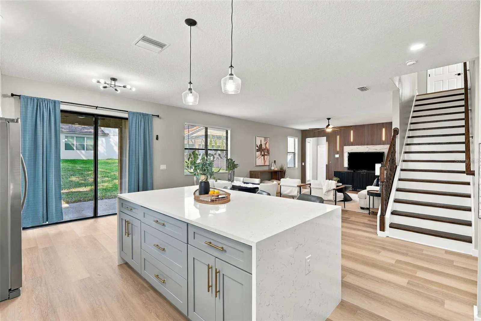 1306 GARDEN STONE LN