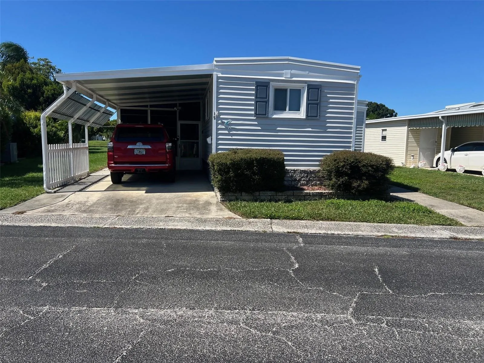 15 THATCH PALM ST E