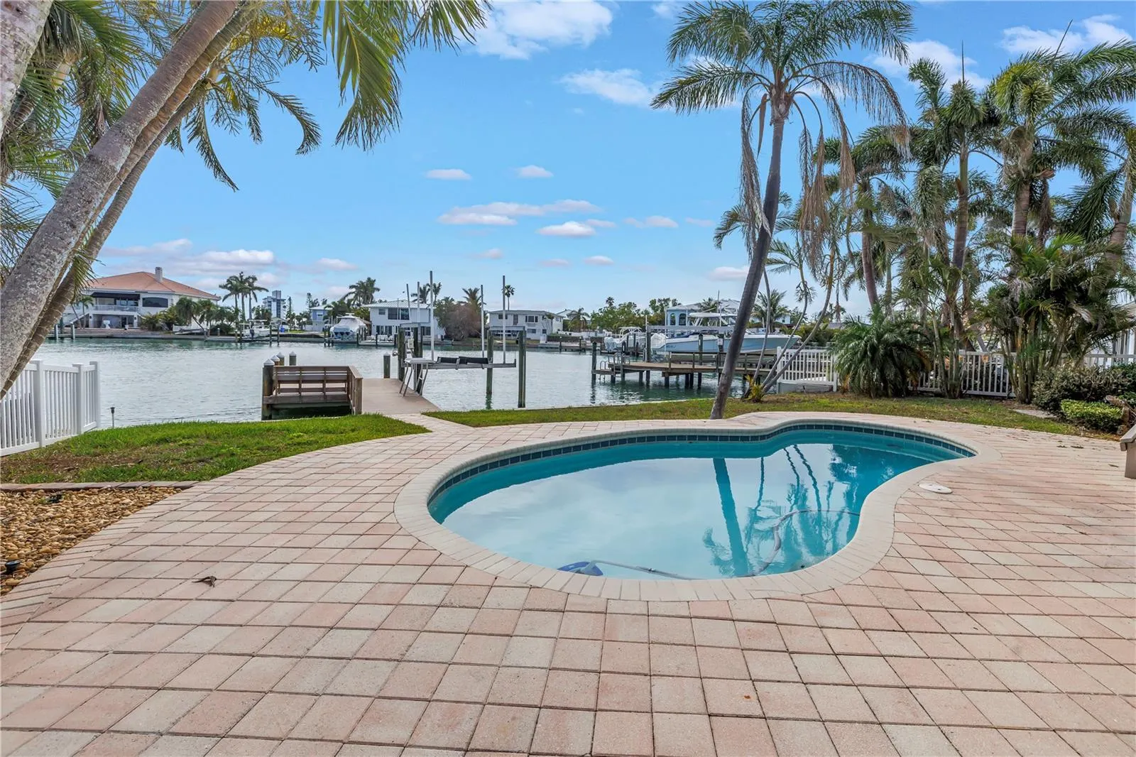 10128 YACHT CLUB DR