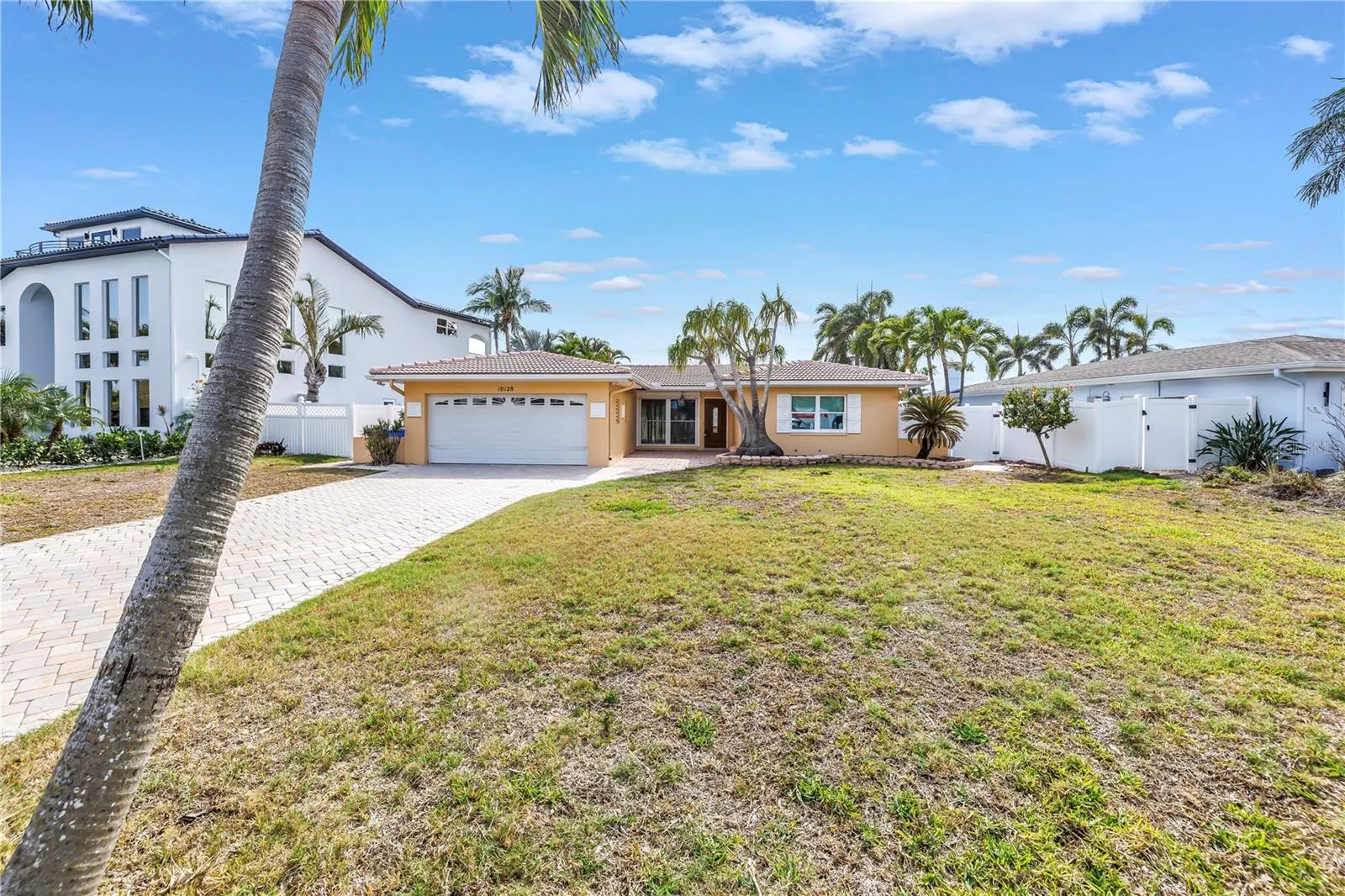 10128 YACHT CLUB DR