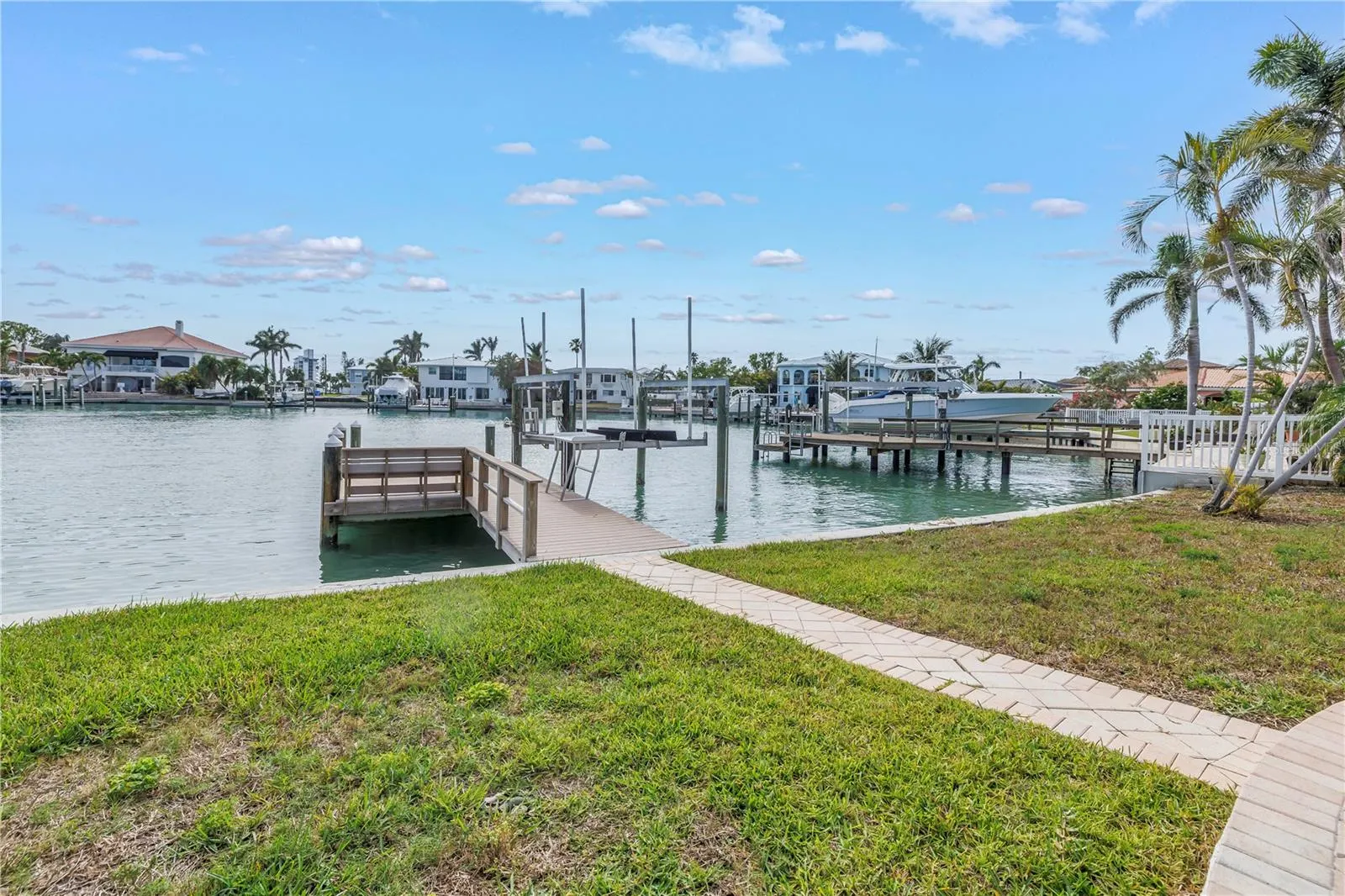 10128 YACHT CLUB DR