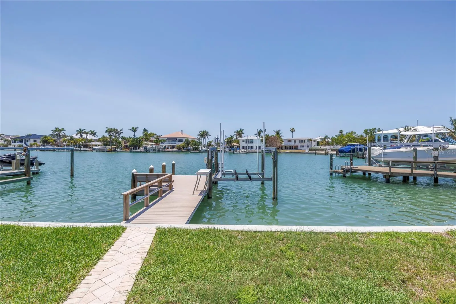 10128 YACHT CLUB DR