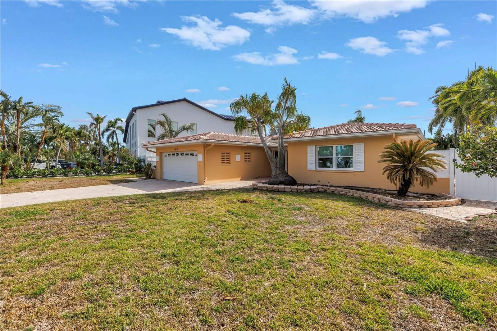 10128 YACHT CLUB DR