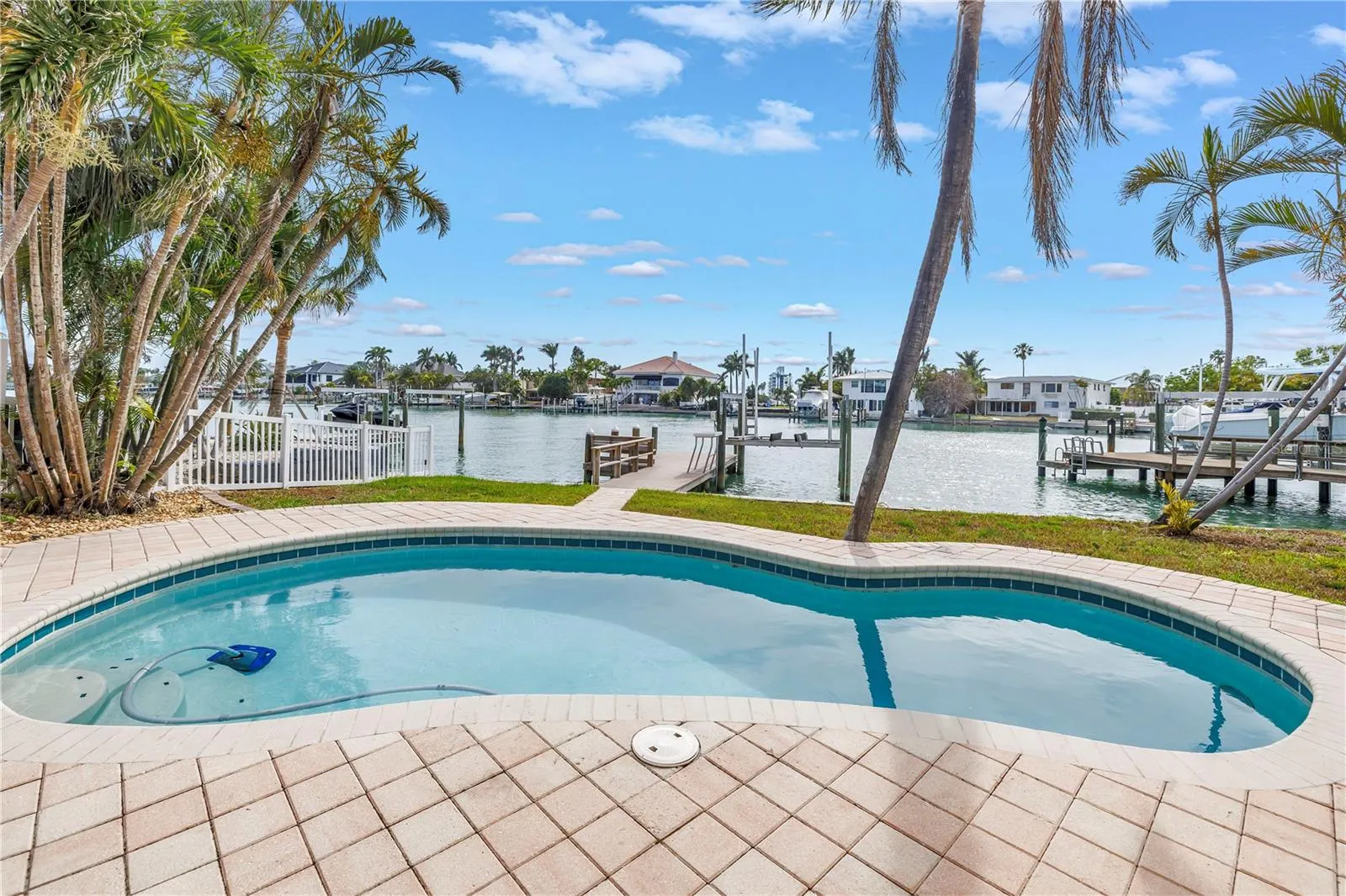 10128 YACHT CLUB DR