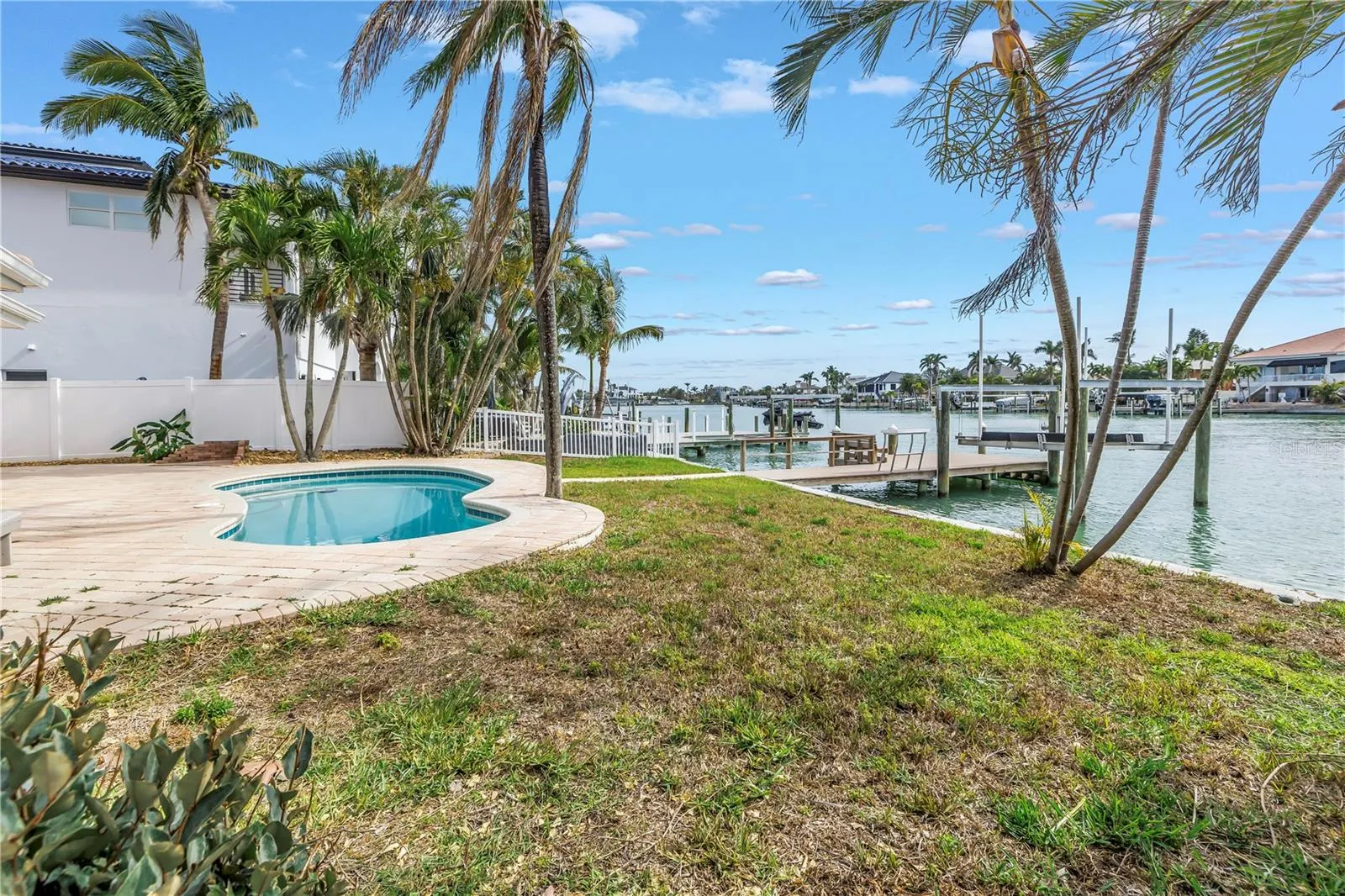 10128 YACHT CLUB DR