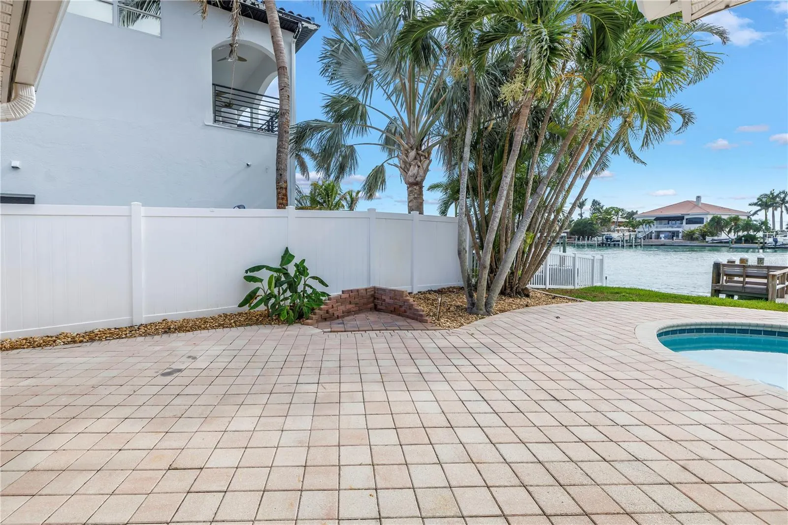 10128 YACHT CLUB DR