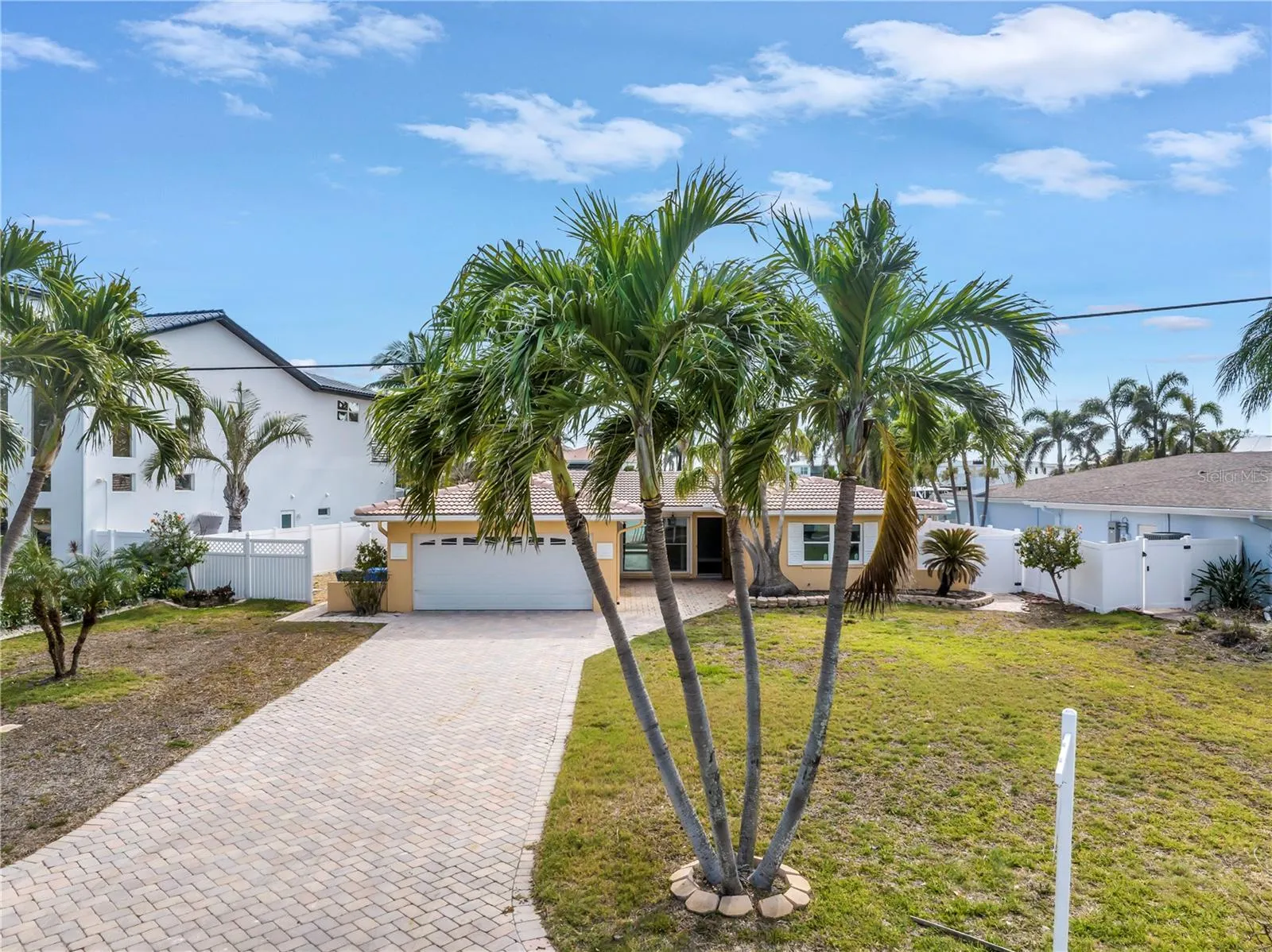 10128 YACHT CLUB DR