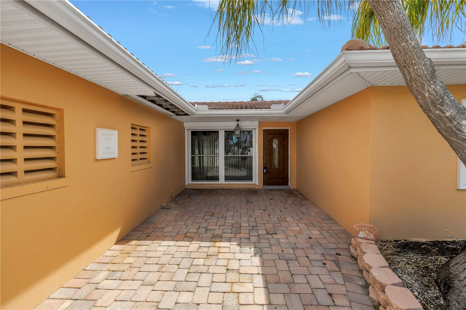 10128 YACHT CLUB DR