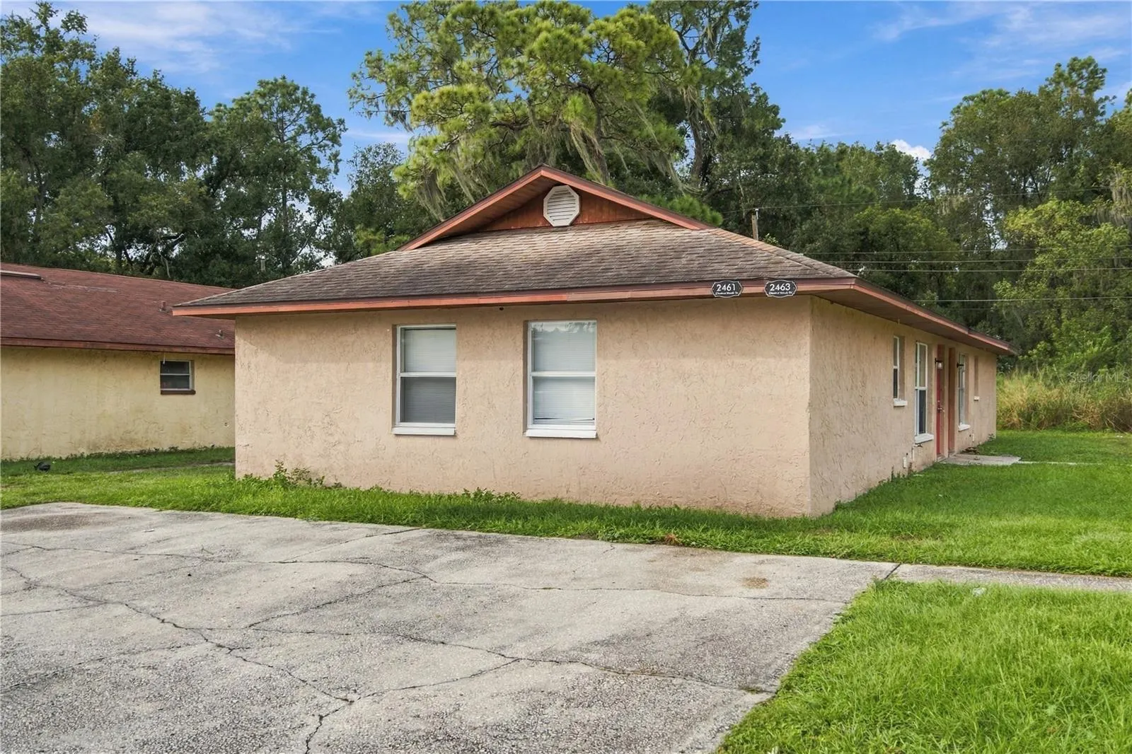 2461 CHESTNUT WOODS DR