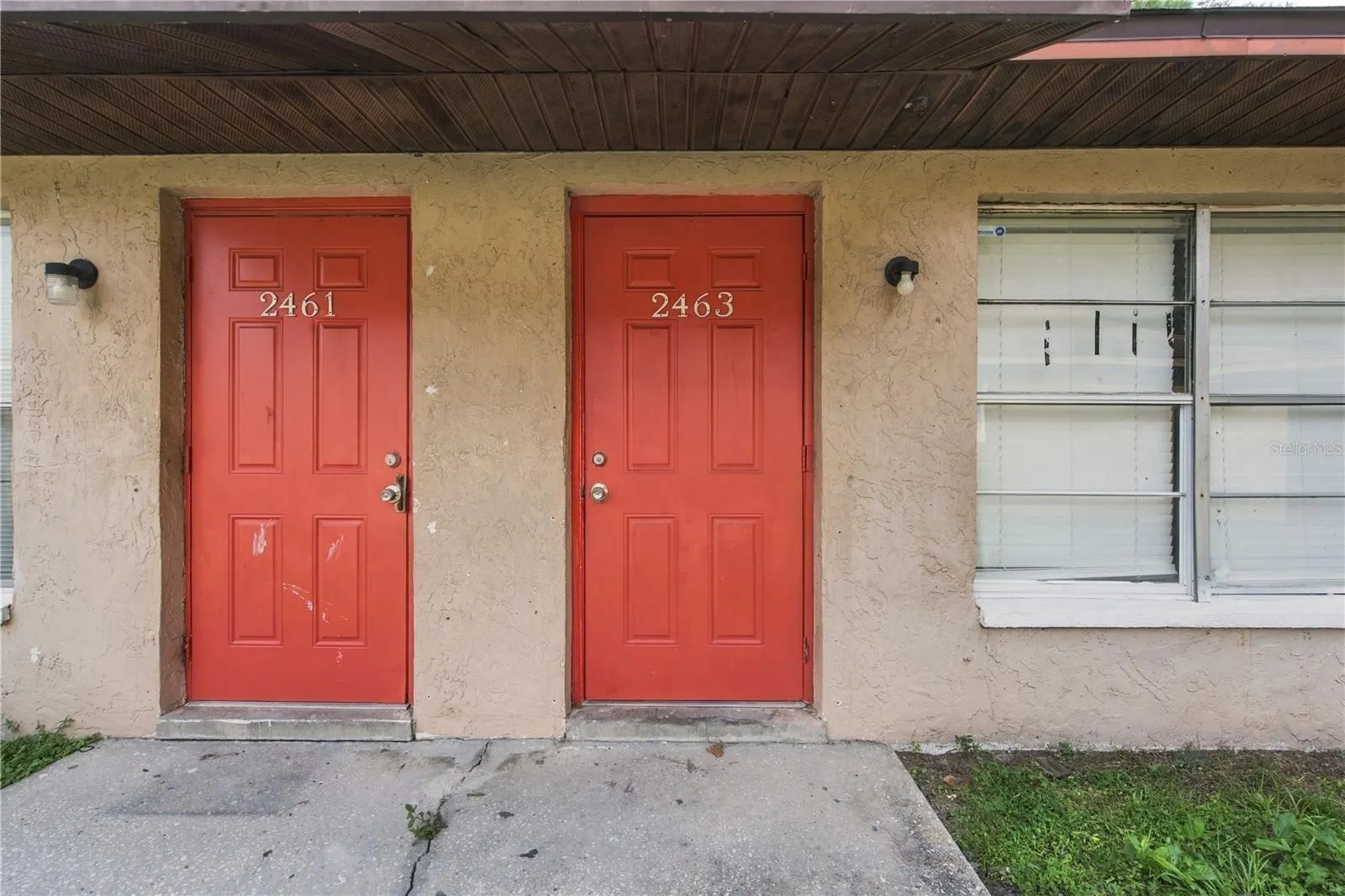 2461 CHESTNUT WOODS DR
