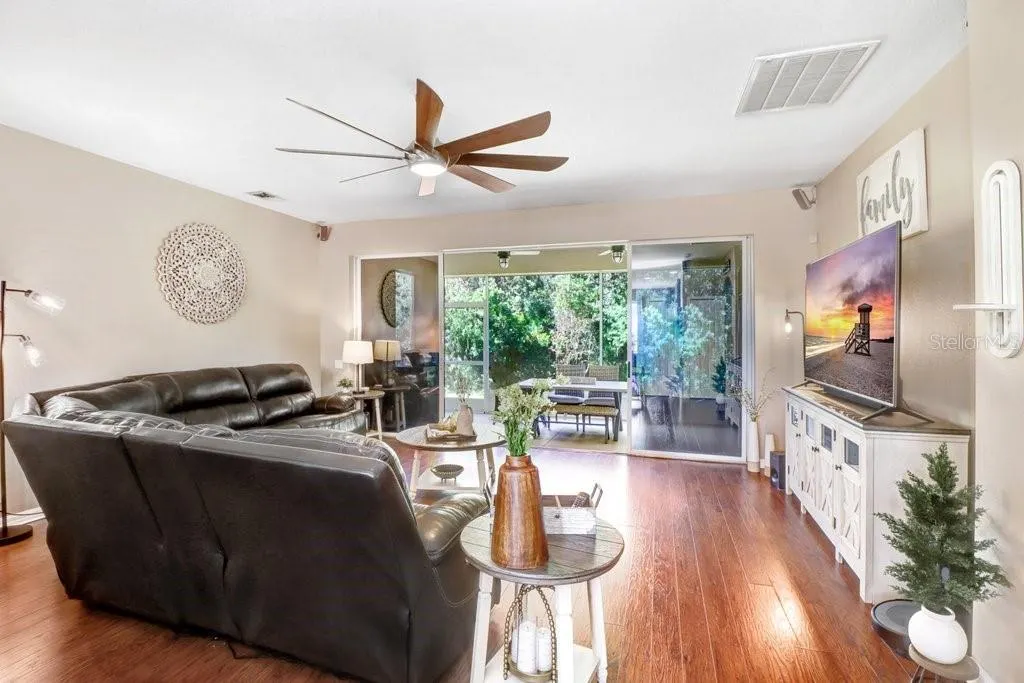 3876 WHISTLEWOOD CIR