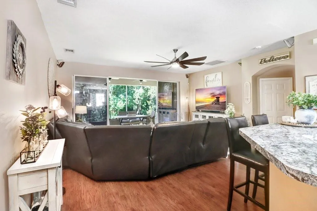 3876 WHISTLEWOOD CIR