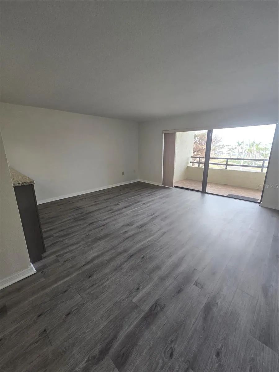 106 1ST ST E #213 #213