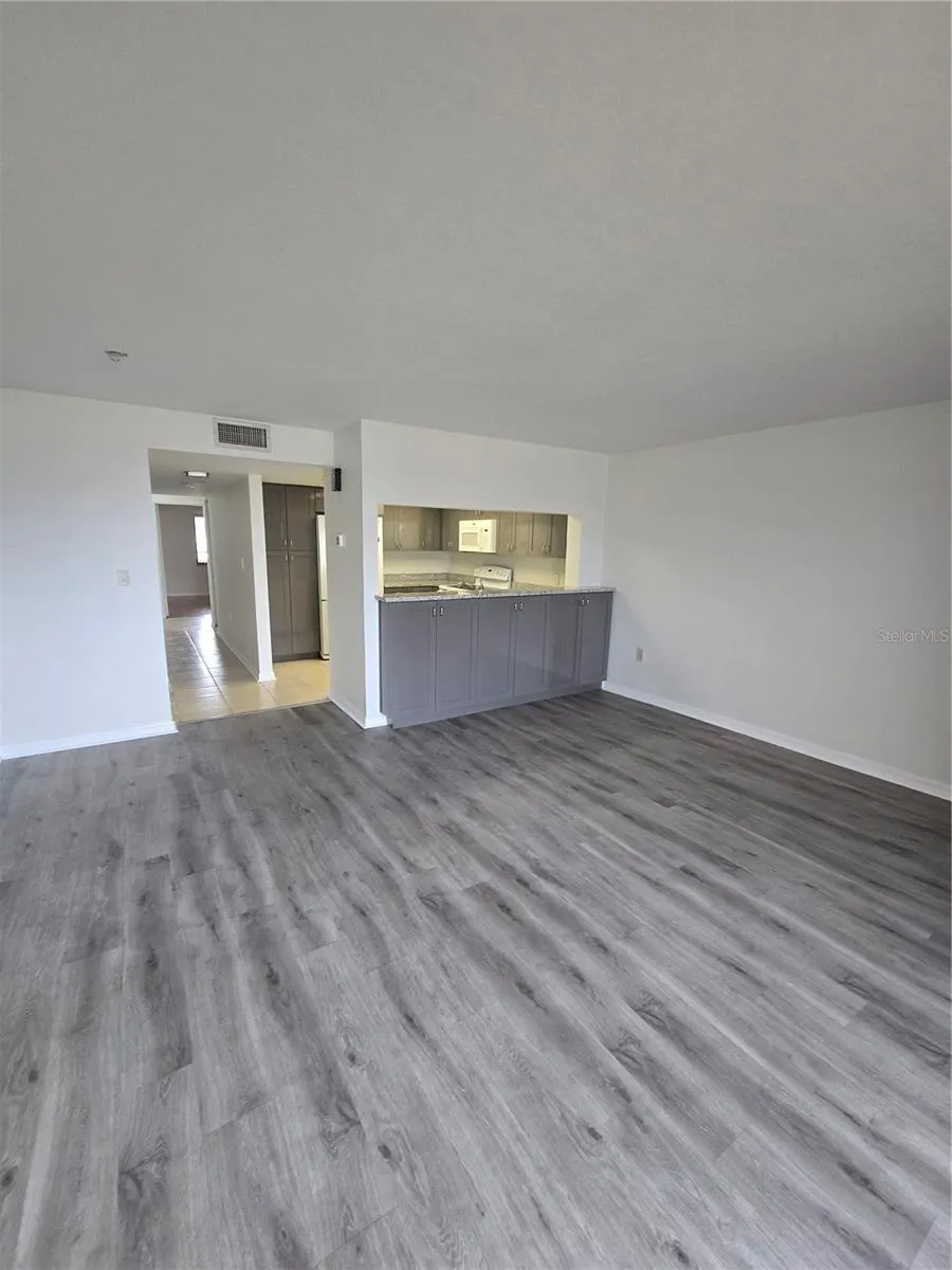 106 1ST ST E #213 #213