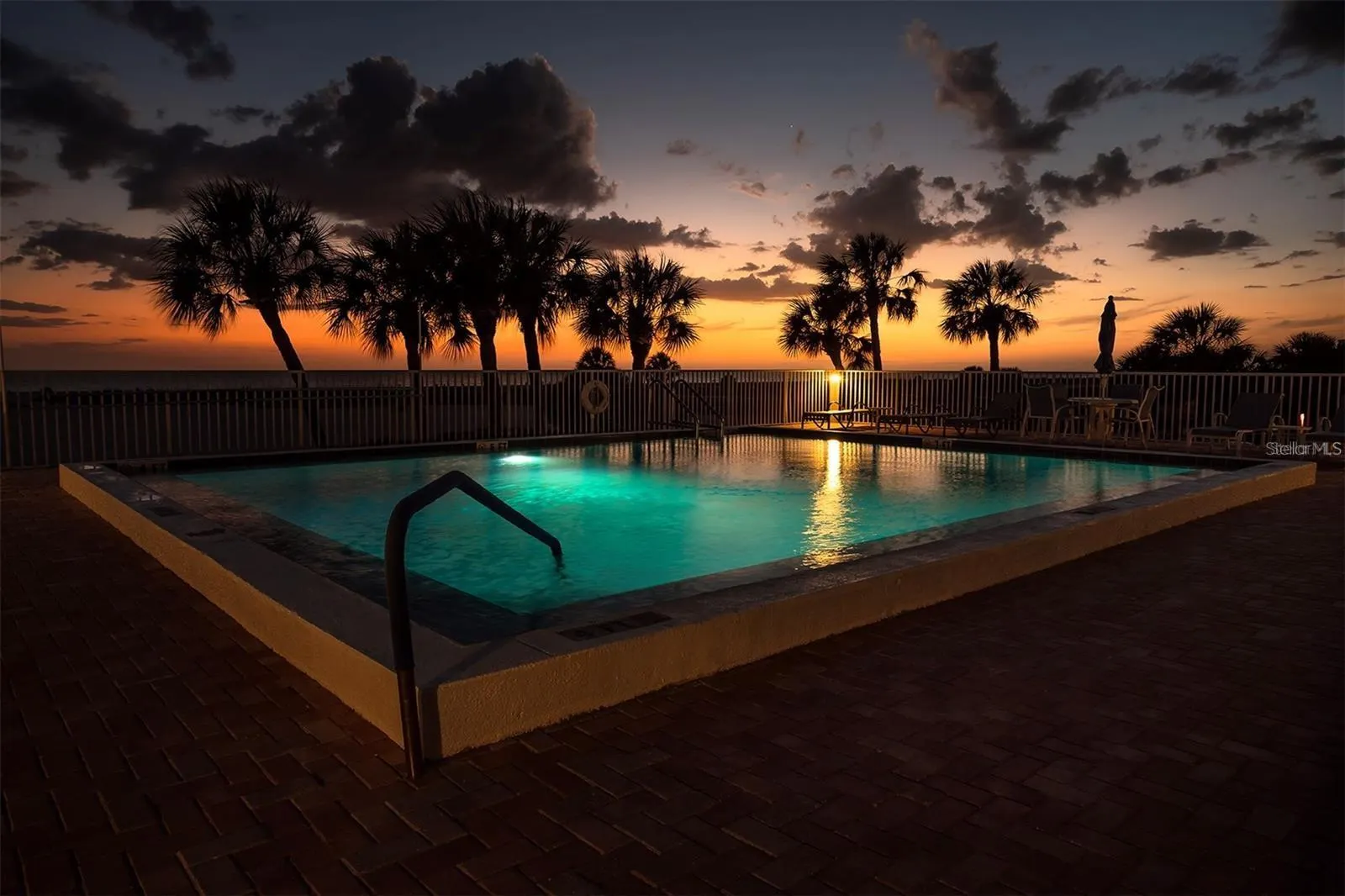 11000 GULF BLVD #1002 #1002