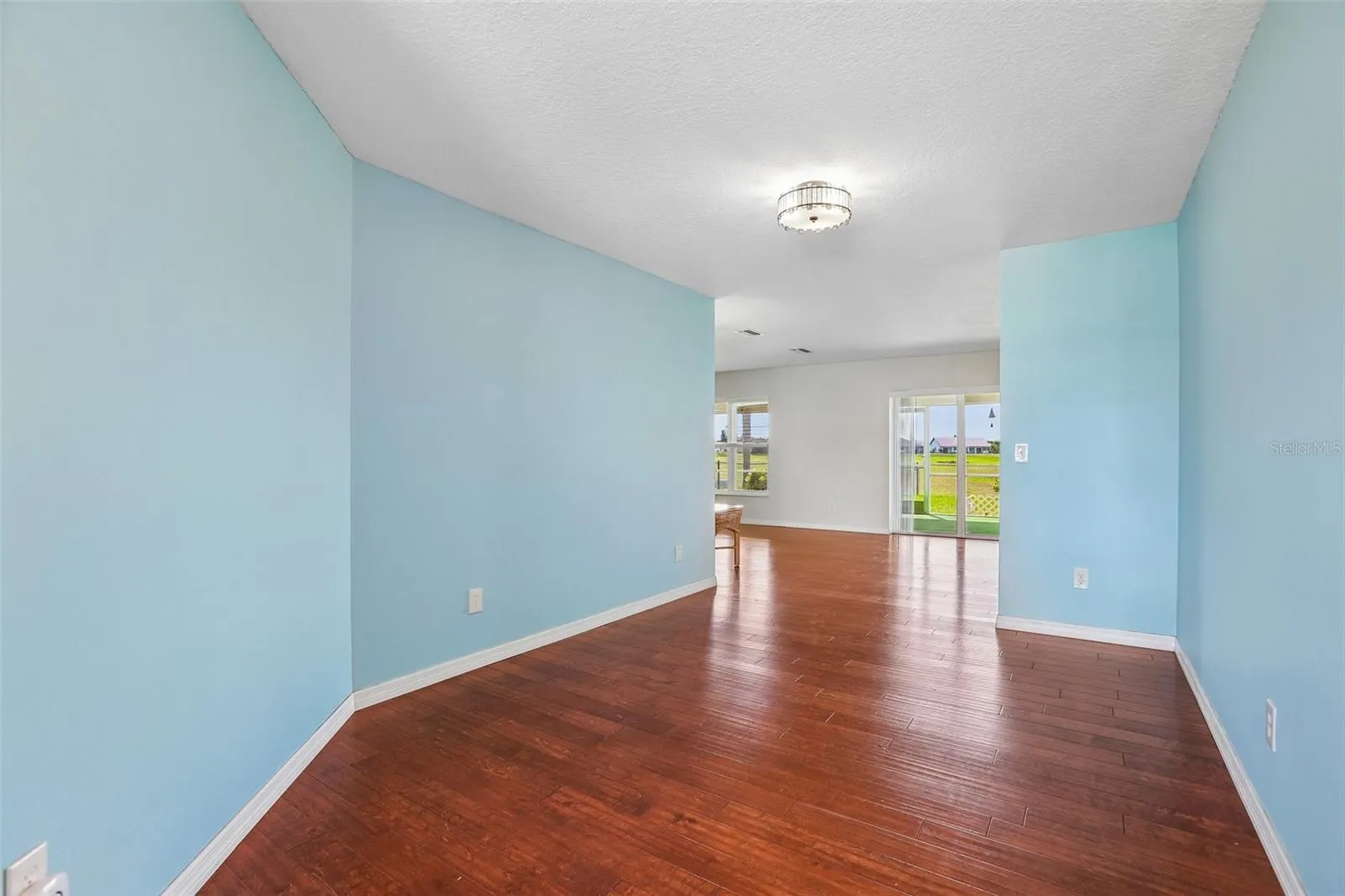1806 PINEAPPLE PALM CT