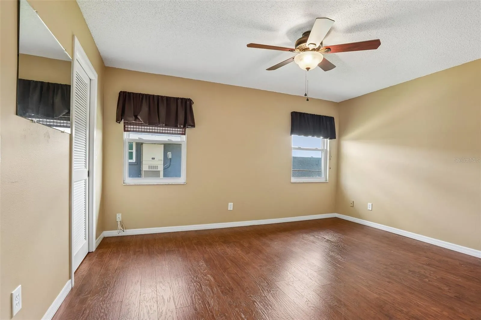 1806 PINEAPPLE PALM CT