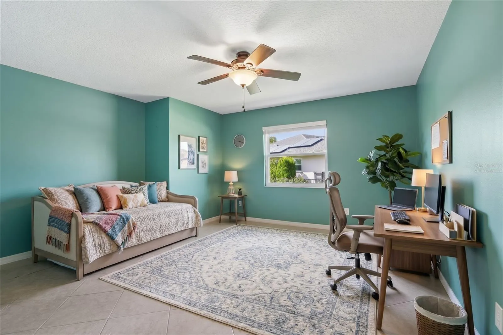 1806 PINEAPPLE PALM CT