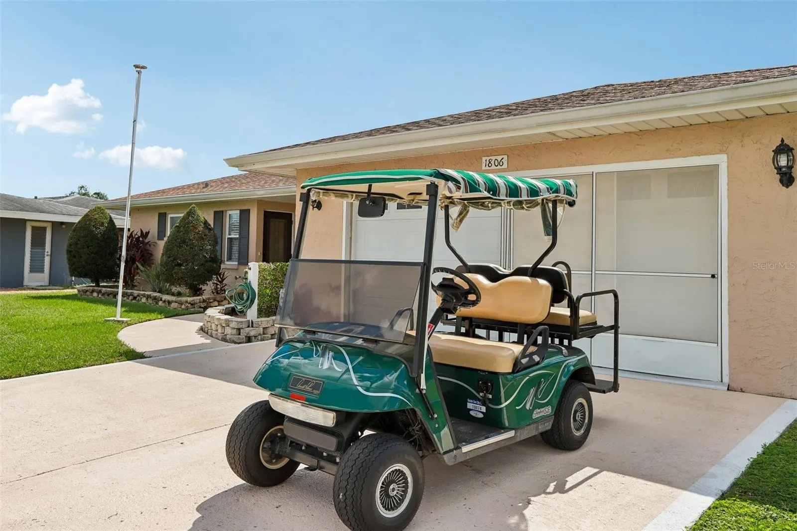 1806 PINEAPPLE PALM CT