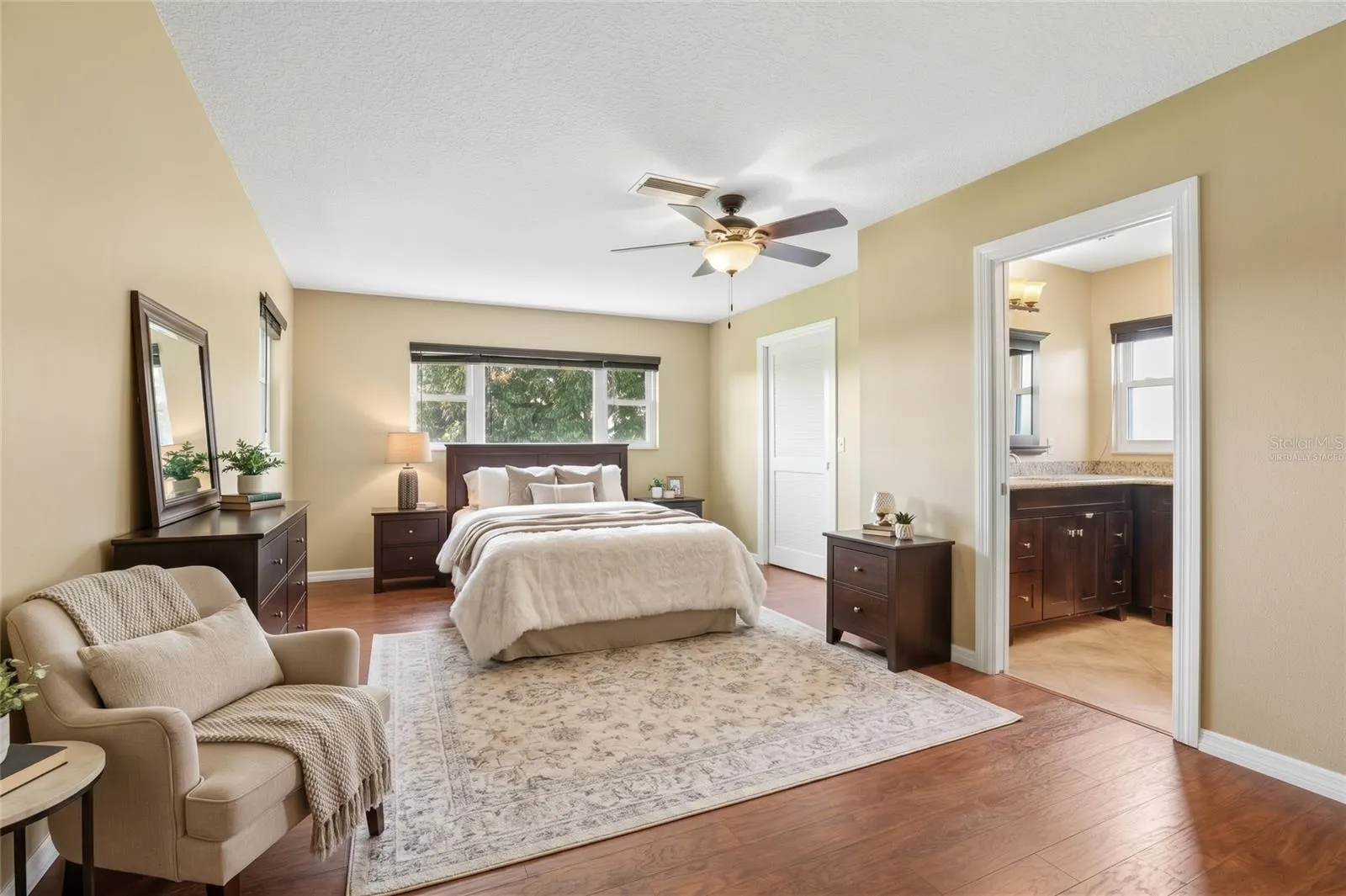1806 PINEAPPLE PALM CT