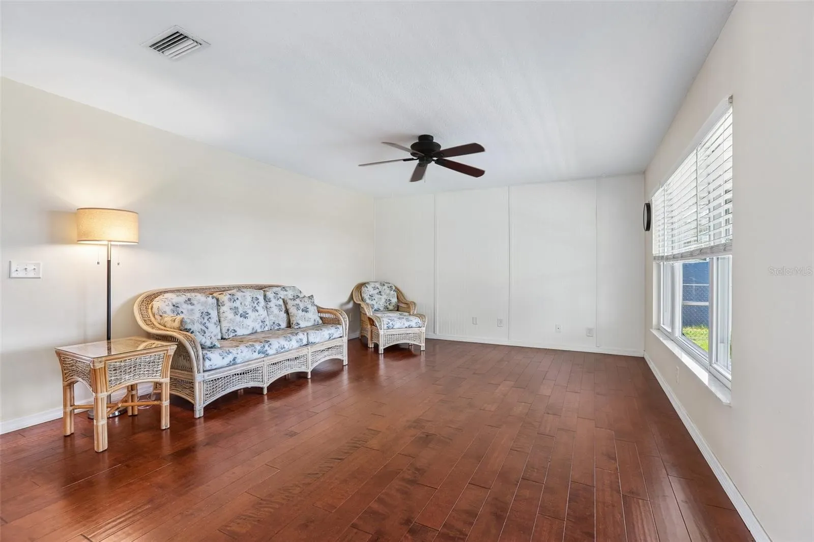 1806 PINEAPPLE PALM CT