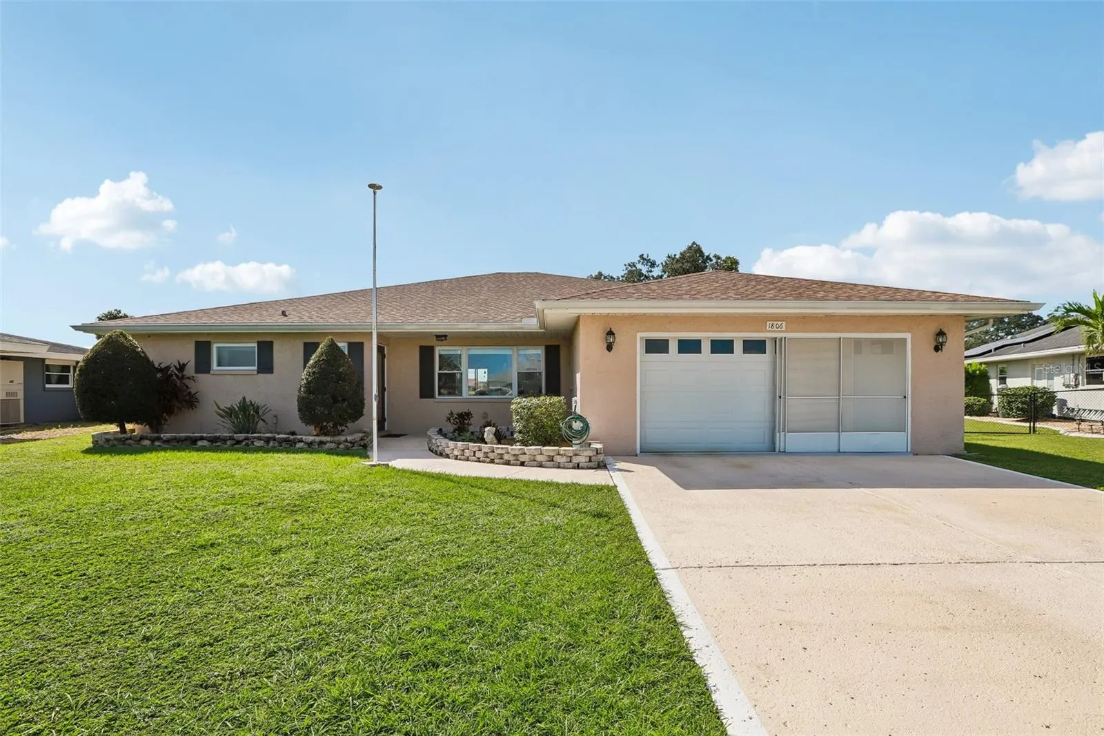 1806 PINEAPPLE PALM CT
